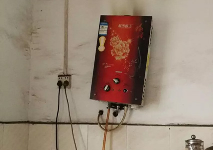 父女命喪家中女兒僅18歲，發(fā)現(xiàn)時(shí)熱水器還在燃燒